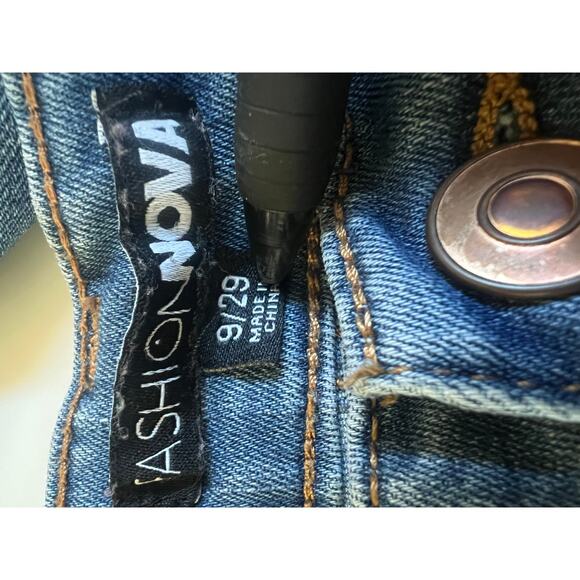 Fashion Nova Light Wash Skinny Jeans With Rips Size 9/29 - Picture 3 of 6